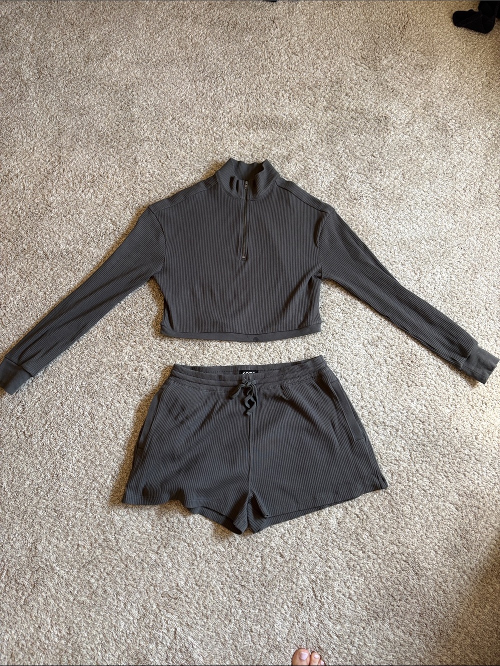 KOTN Grey Ribbed Drawstring Athletic Shorts - Picture 4 of 4